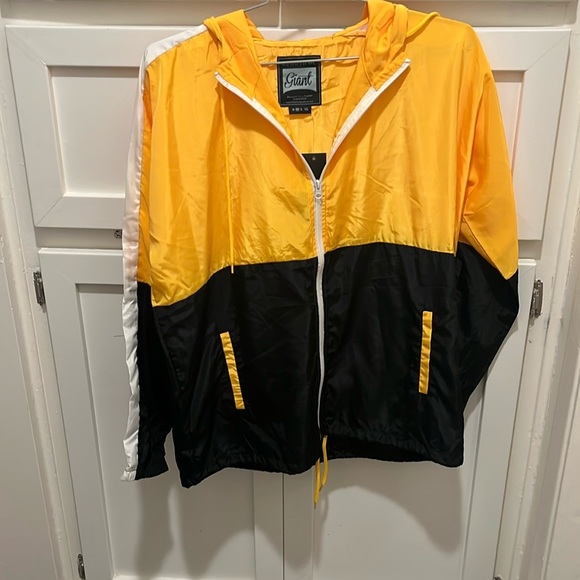 Other - Windbreaker in blk gold and white 💙